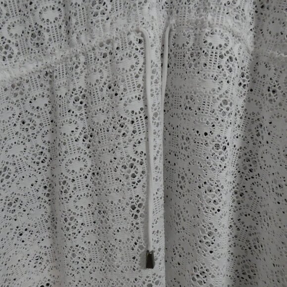 PAPAYA | medium | Elegant White Lace V-Neck Textured Poncho Blouse - Picture 6 of 16